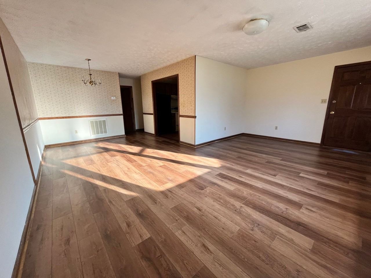 135 Williamson St Sw - Photo 2 of 9