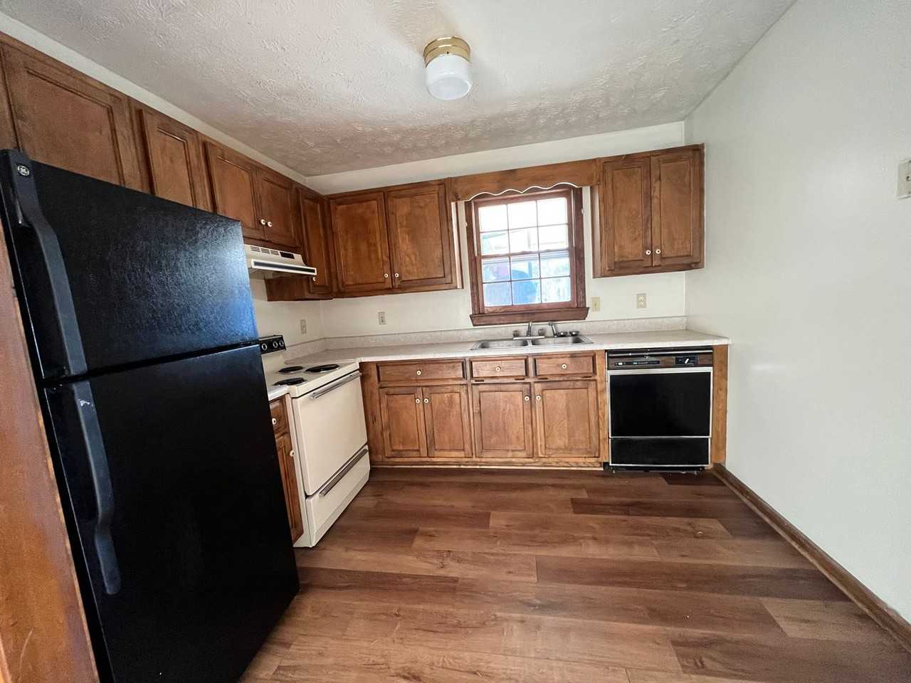 135 Williamson St Sw - Photo 4 of 9