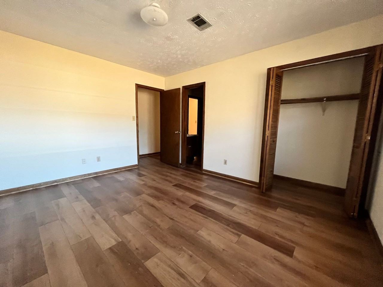 135 Williamson St Sw - Photo 7 of 9