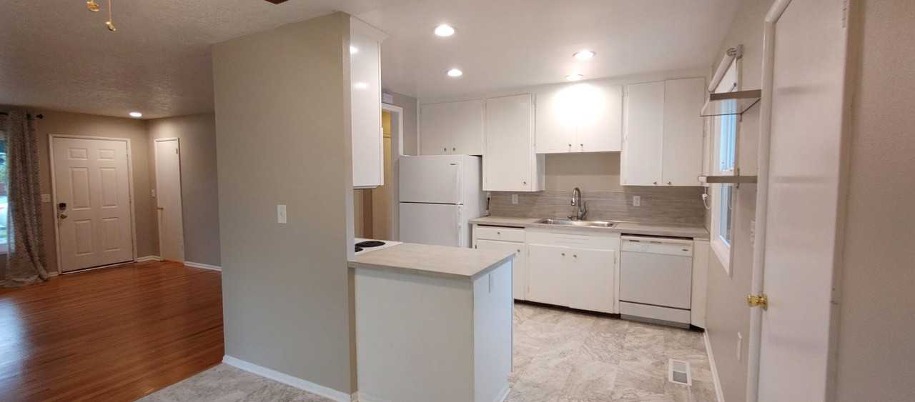 7008 Se 86th Ave - Photo 7 of 25