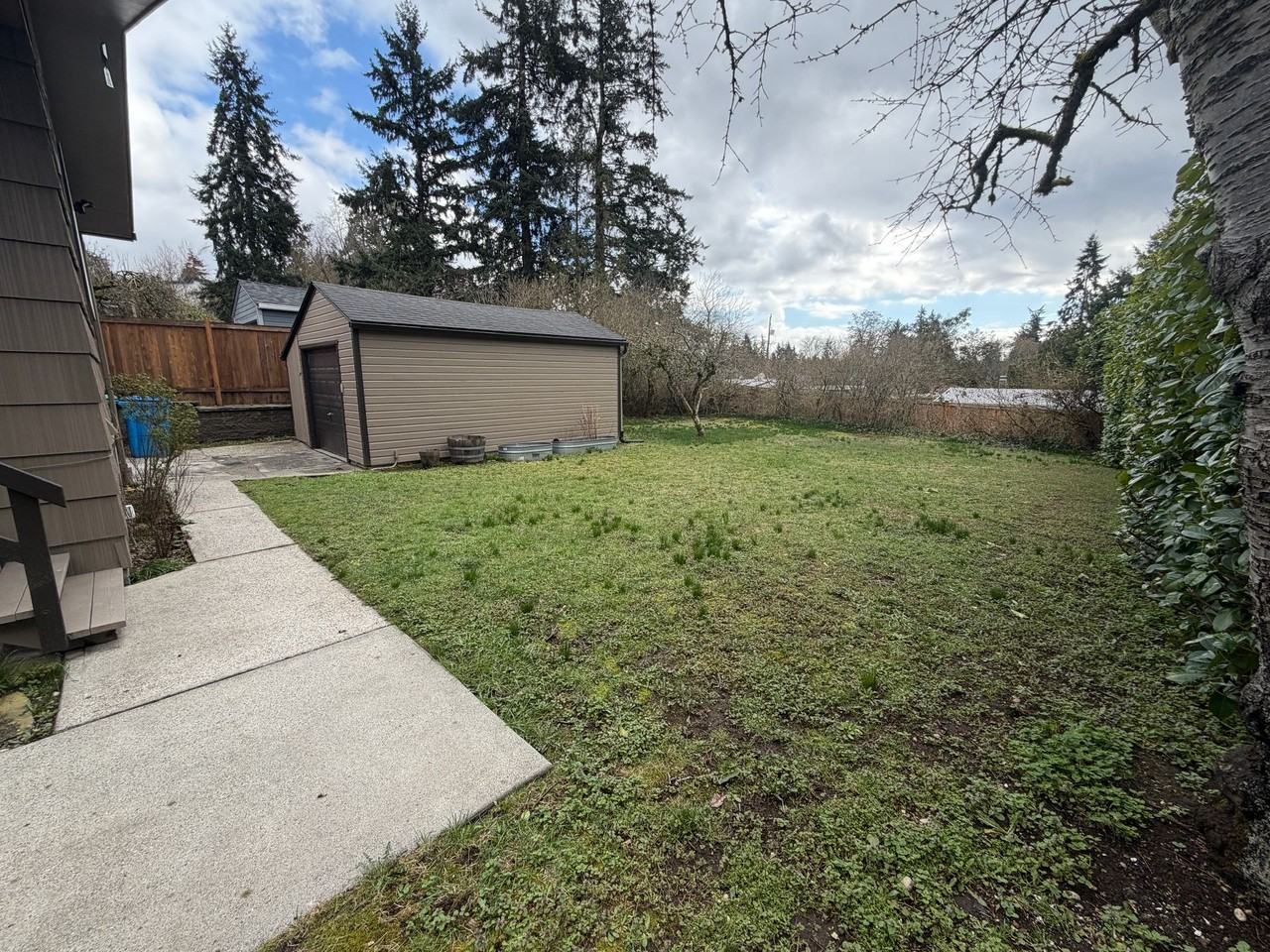 323 Ne 158th St - Photo 3 of 50