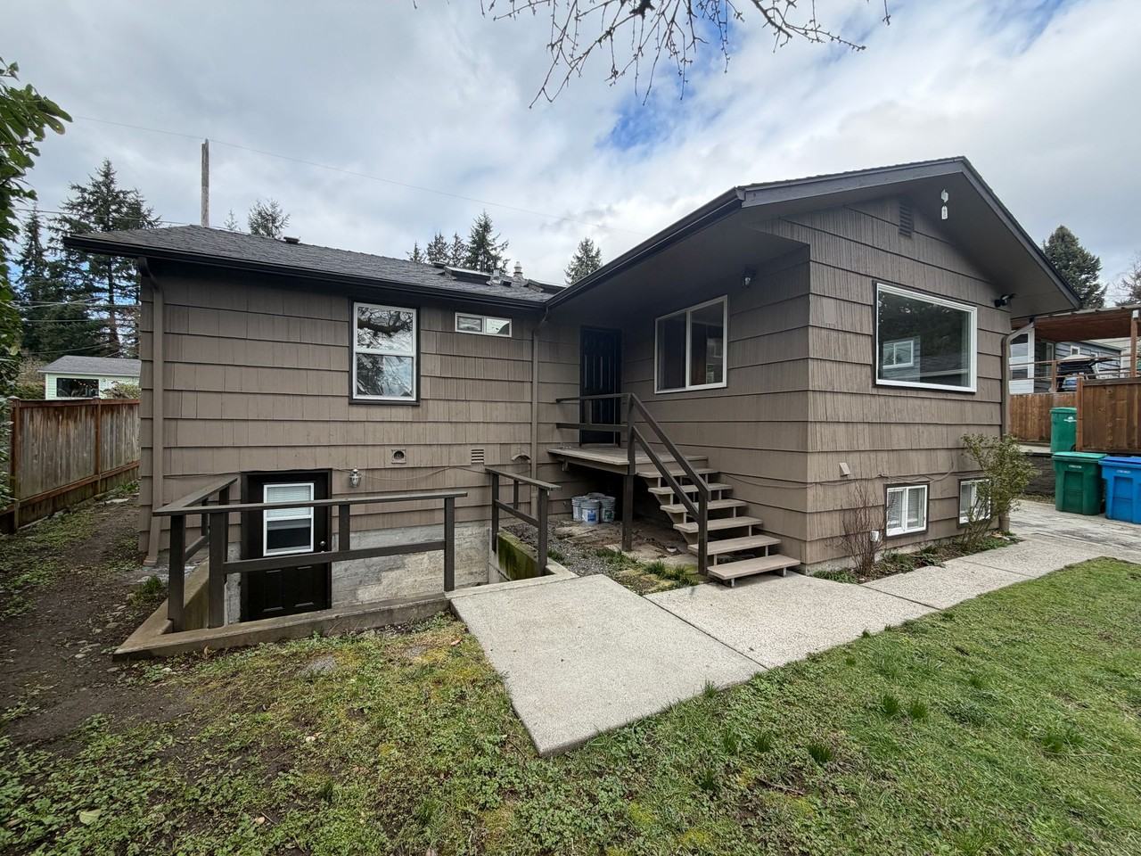 323 Ne 158th St - Photo 5 of 50