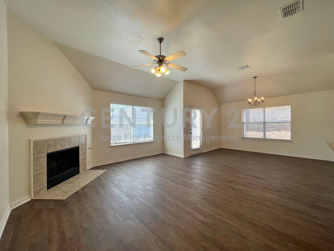 3236 Crofton Dr - Photo 2 of 14