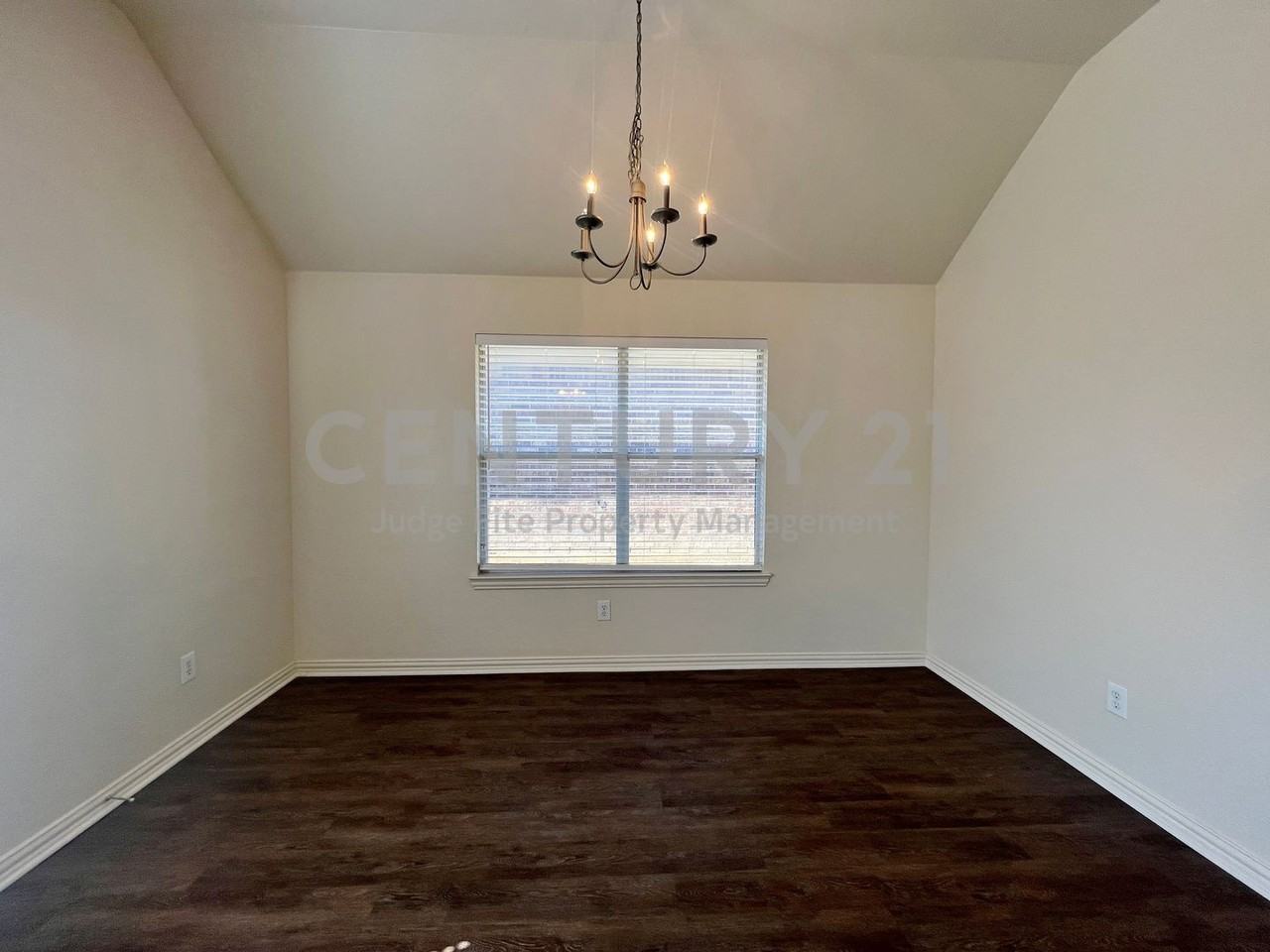 3236 Crofton Dr - Photo 3 of 14