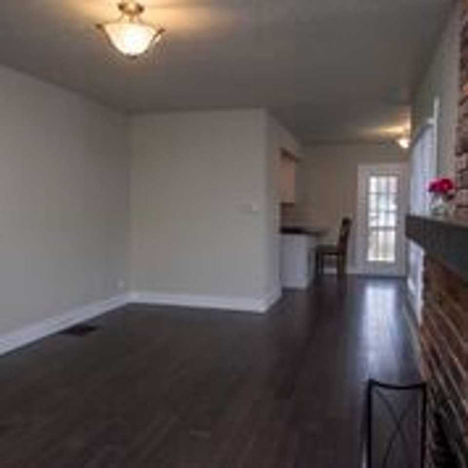 1077 S Roanoke Ave - Photo 5 of 16