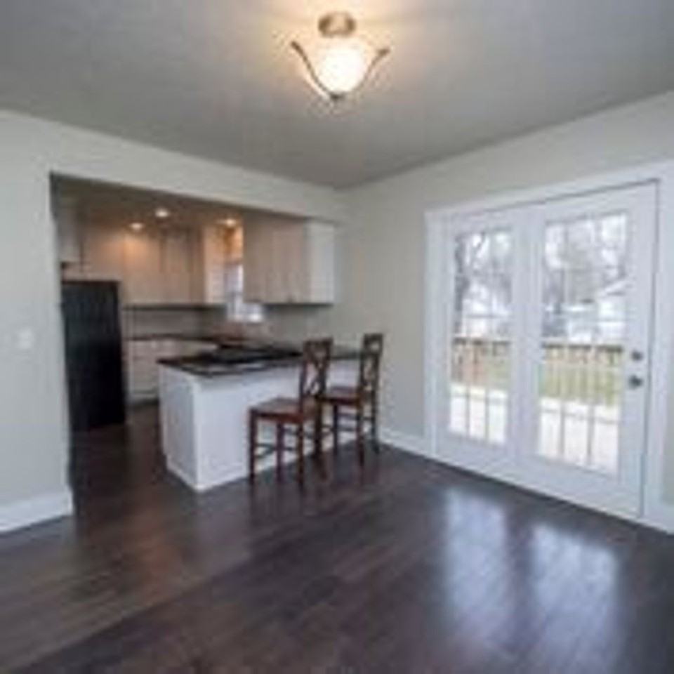 1077 S Roanoke Ave - Photo 7 of 16