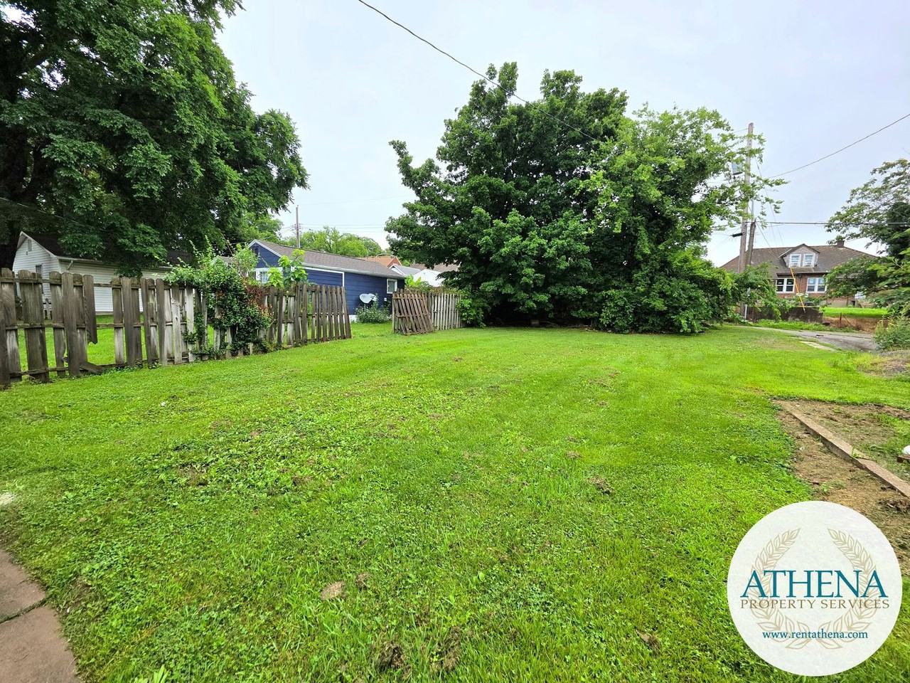 8 N Park Ave - Photo 2 of 16