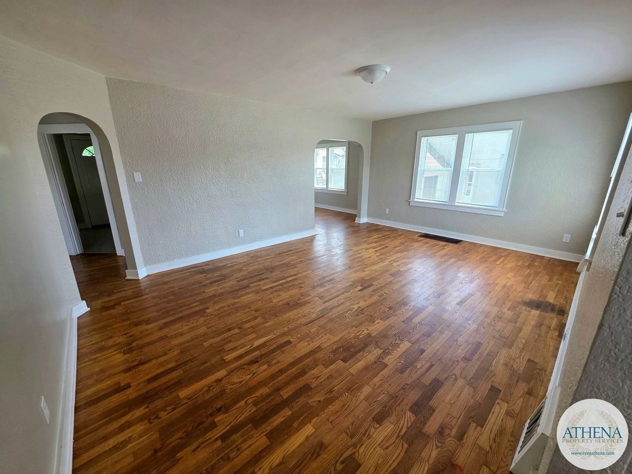 8 N Park Ave - Photo 3 of 16