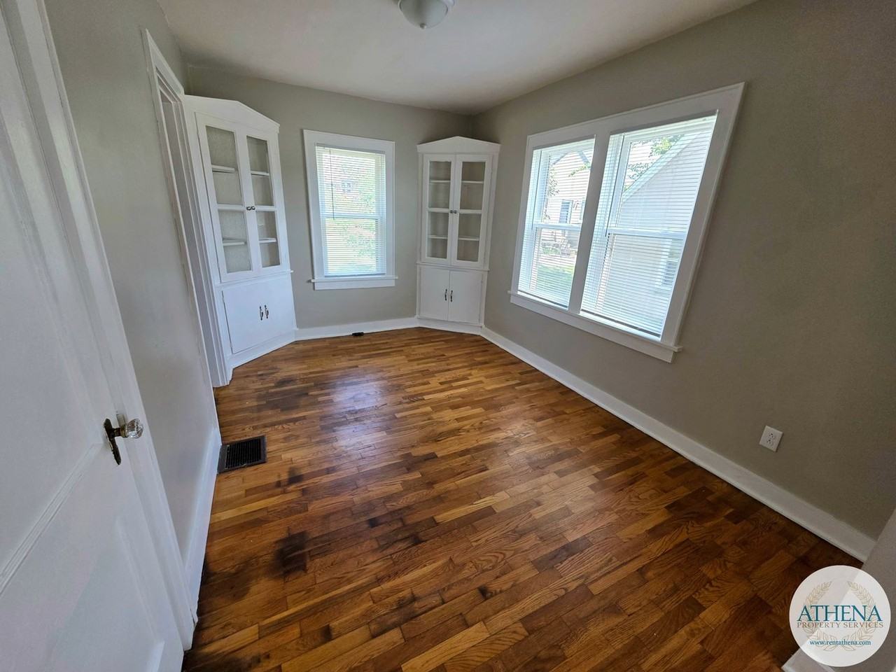 8 N Park Ave - Photo 5 of 16