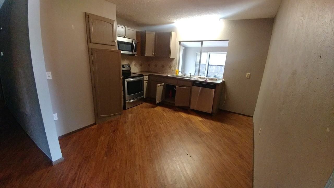 503 Dean Ct - Photo 5 of 11