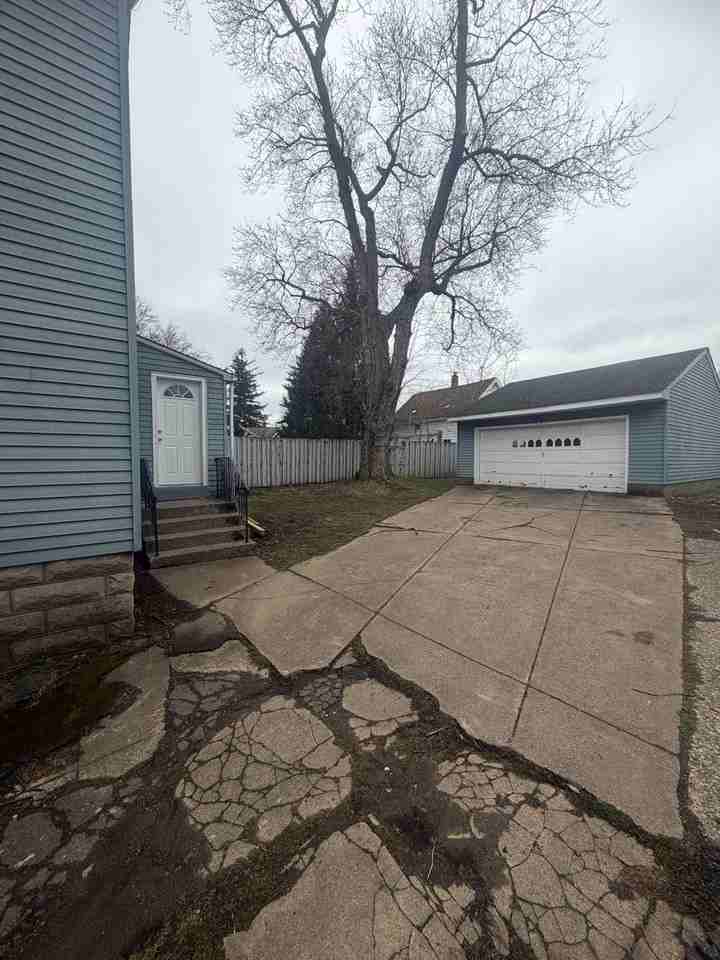 2816 Perry St - Photo 2 of 11