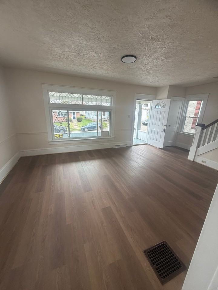 2816 Perry St - Photo 5 of 11