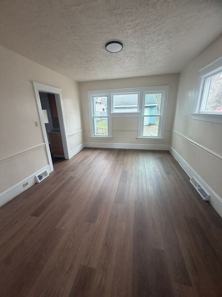 2816 Perry St - Photo 6 of 11