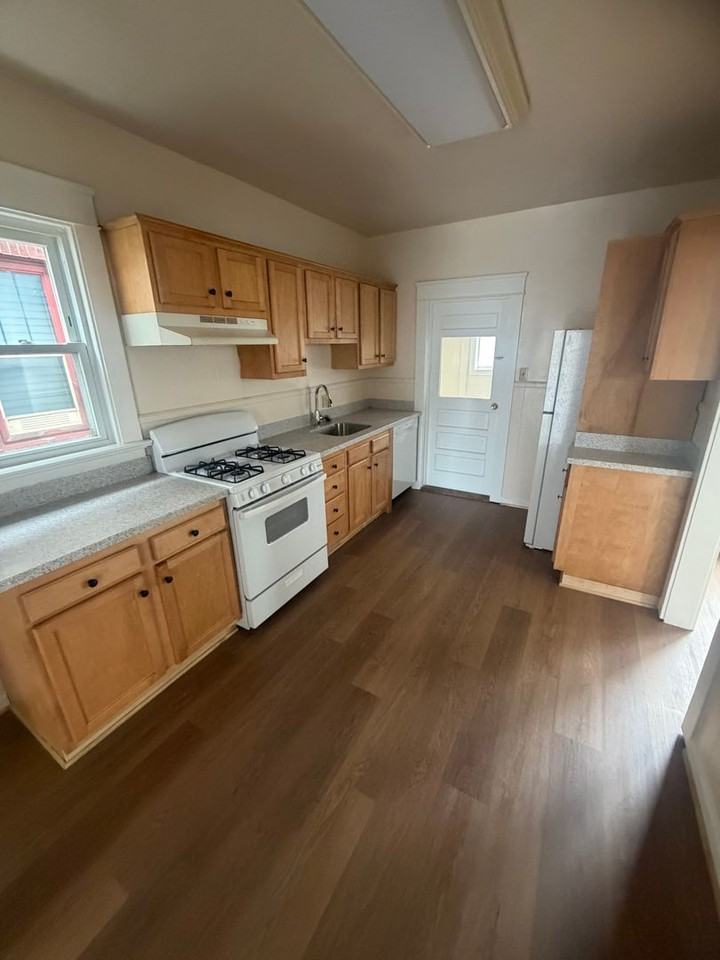 2816 Perry St - Photo 7 of 11