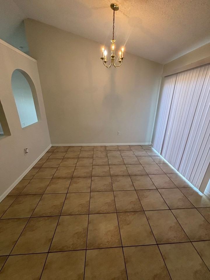 205 Churchill Ct - Photo 3 of 18