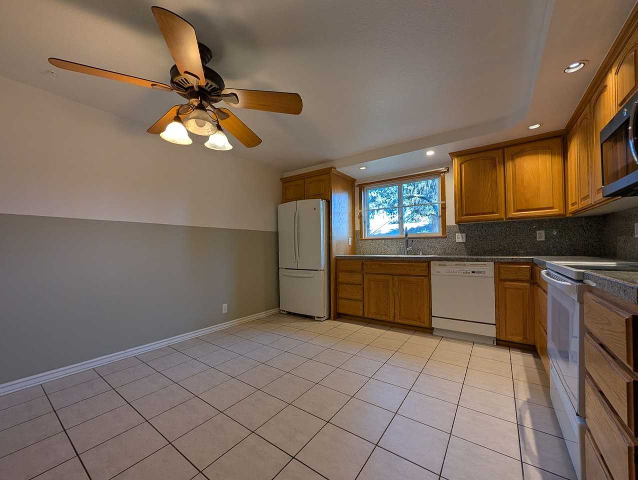 170 Ash St - Photo 7 of 21