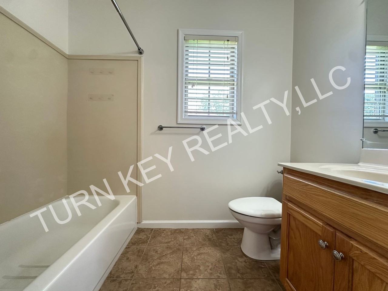 114 Vann Cir - Photo 3 of 14