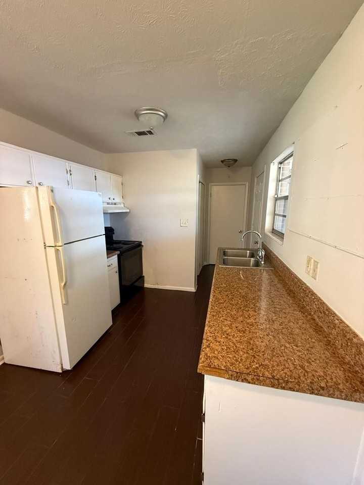 1415 Connecticut St - Photo 4 of 8