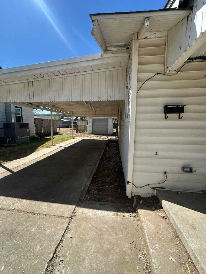 2106 S Pierce St - Photo 2 of 19