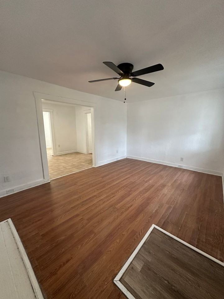 2106 S Pierce St - Photo 3 of 19