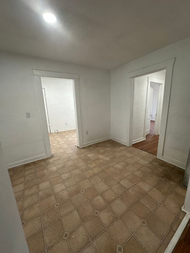 2106 S Pierce St - Photo 6 of 19