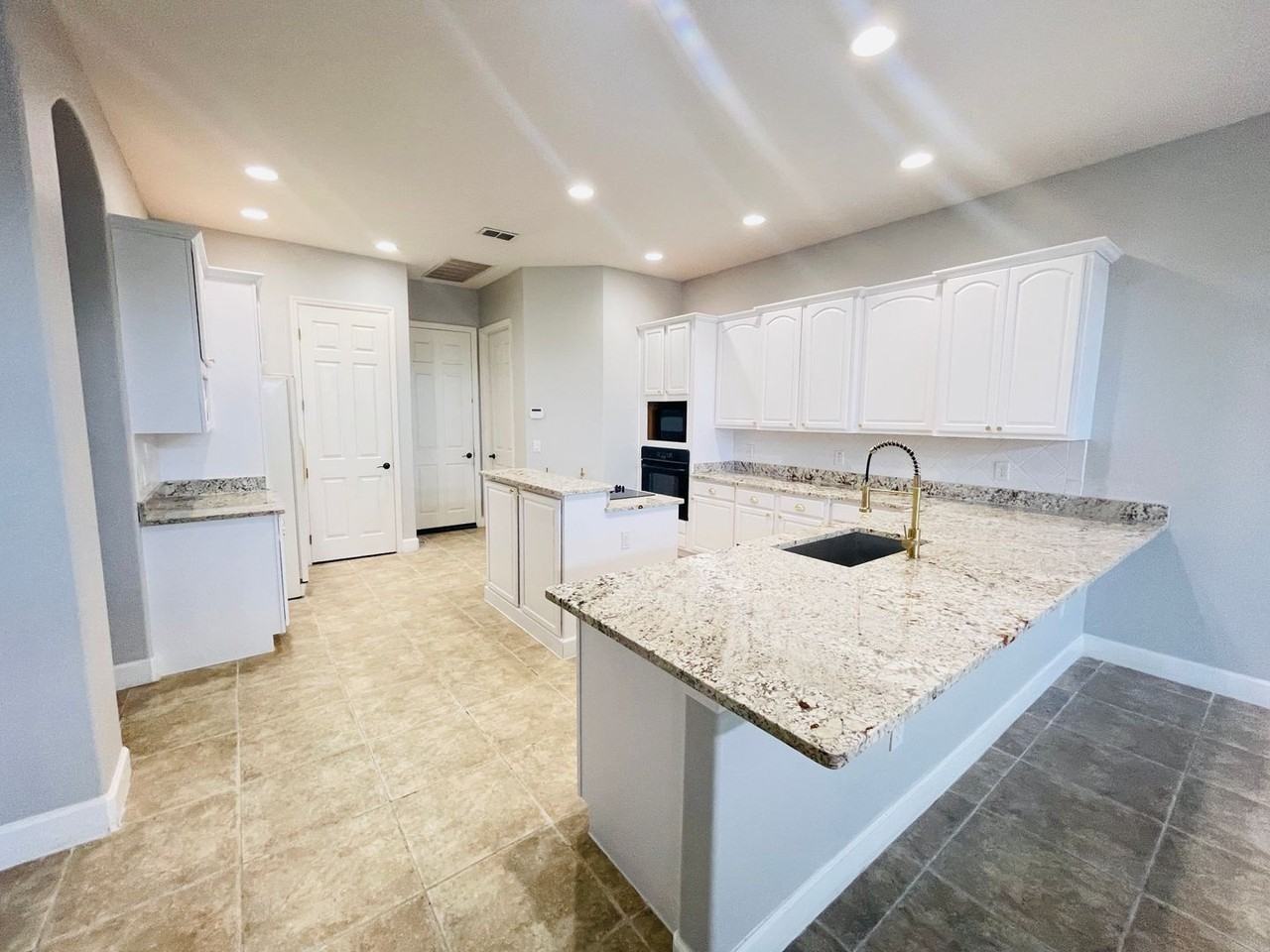 14332 Hampshire Bay Cir - Photo 7 of 29