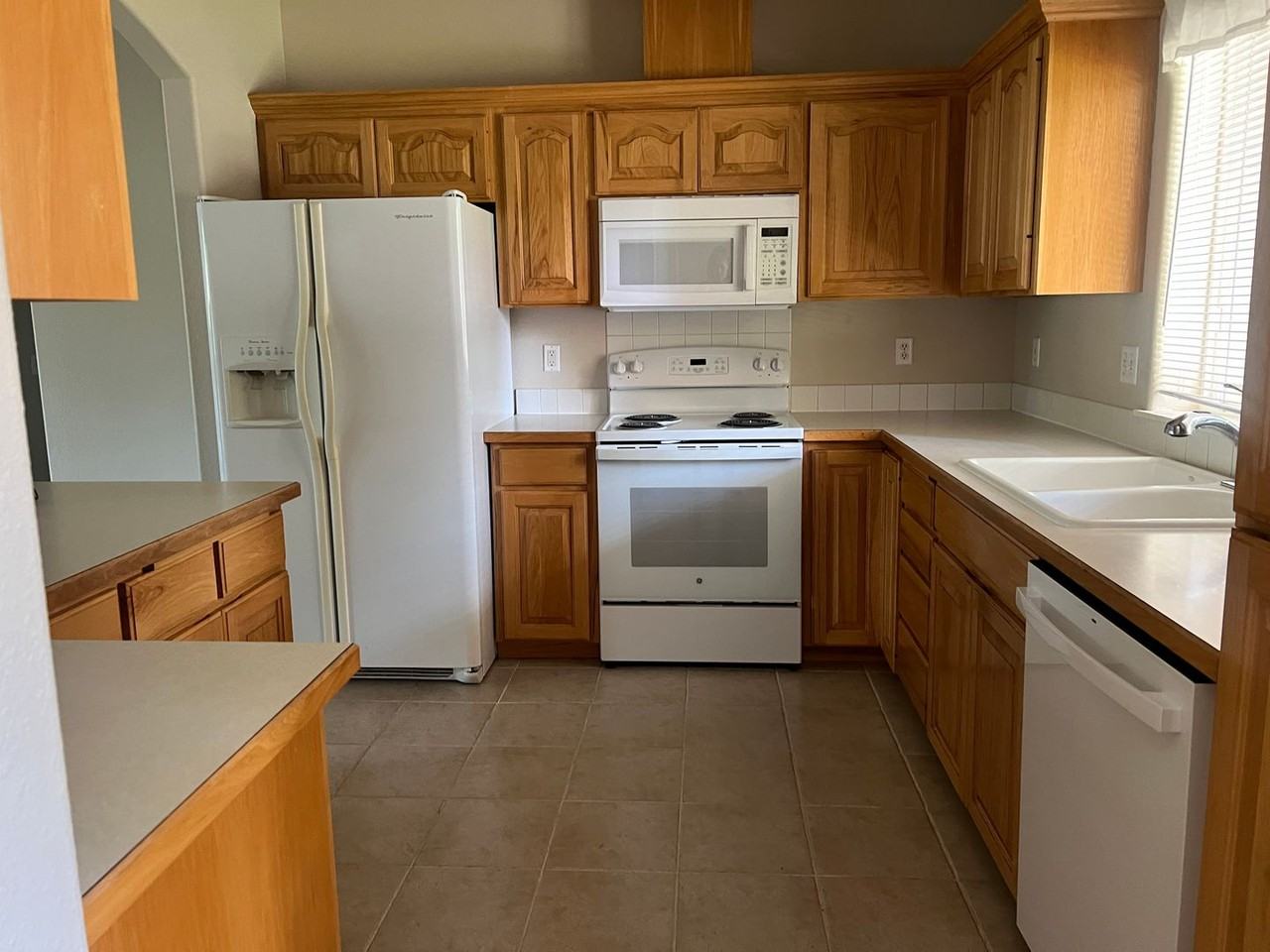 207 Grizzly Ave - Photo 2 of 16