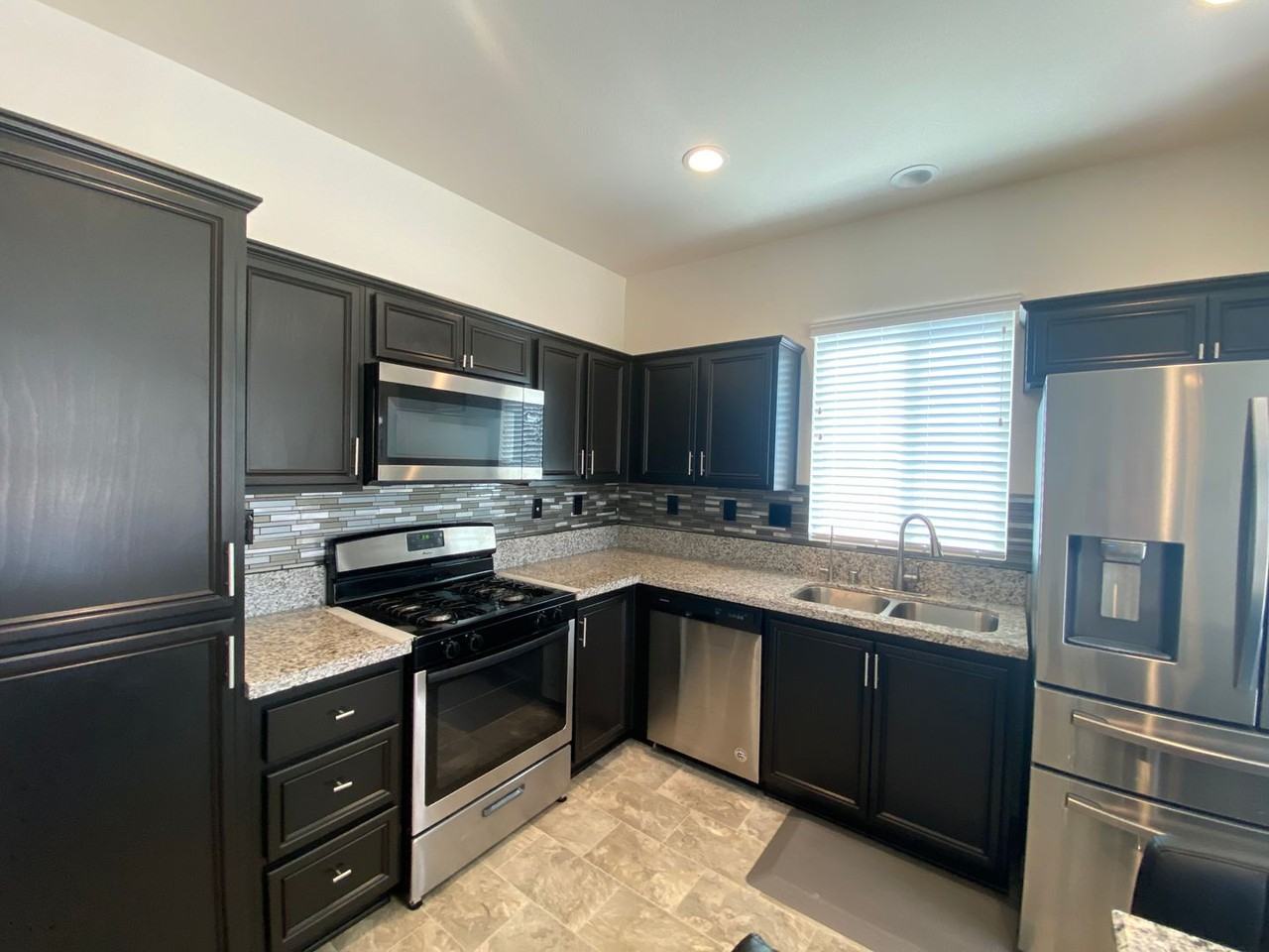 3017 Via Bella Rosa Ave - Photo 3 of 22