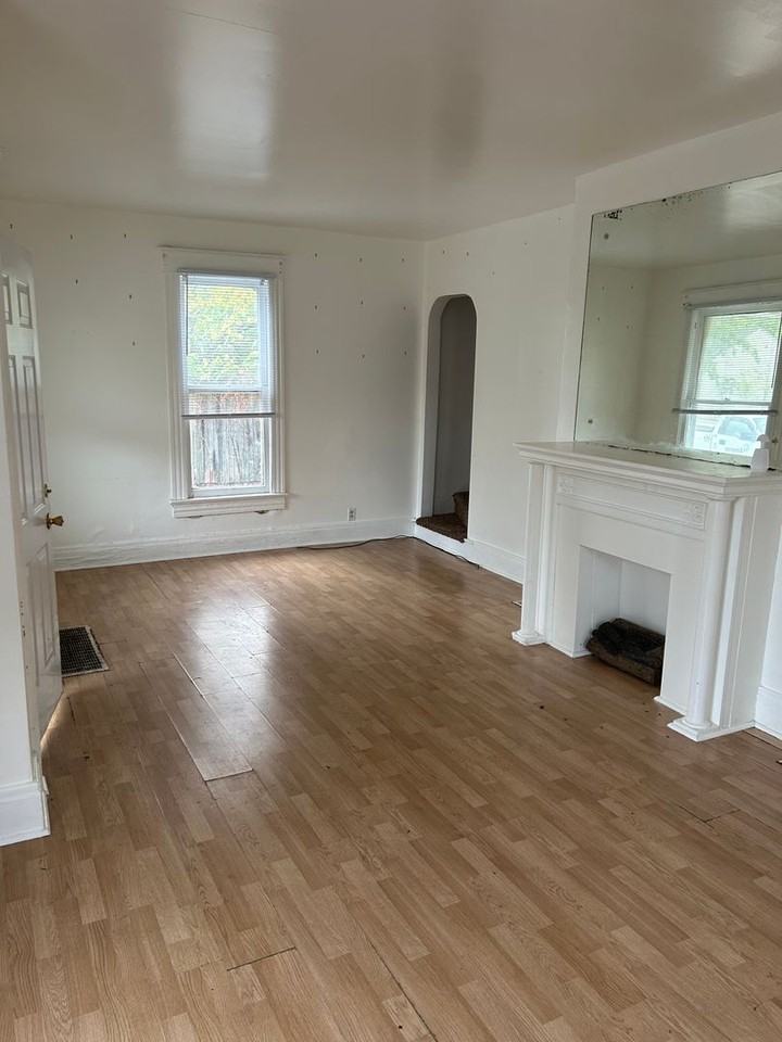 33 S Alexander St - Photo 2 of 14