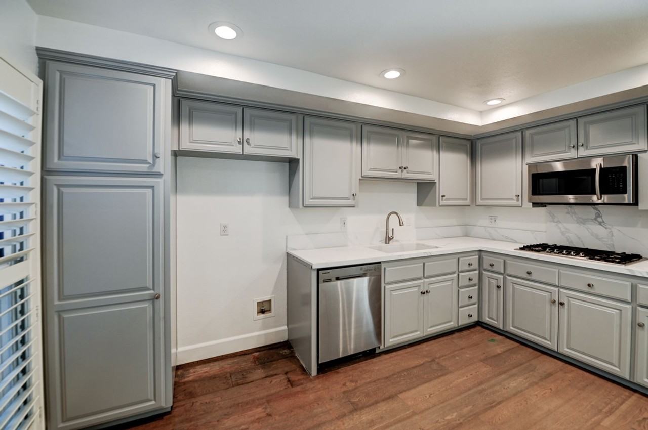 341 Riviera Dr - Photo 6 of 26