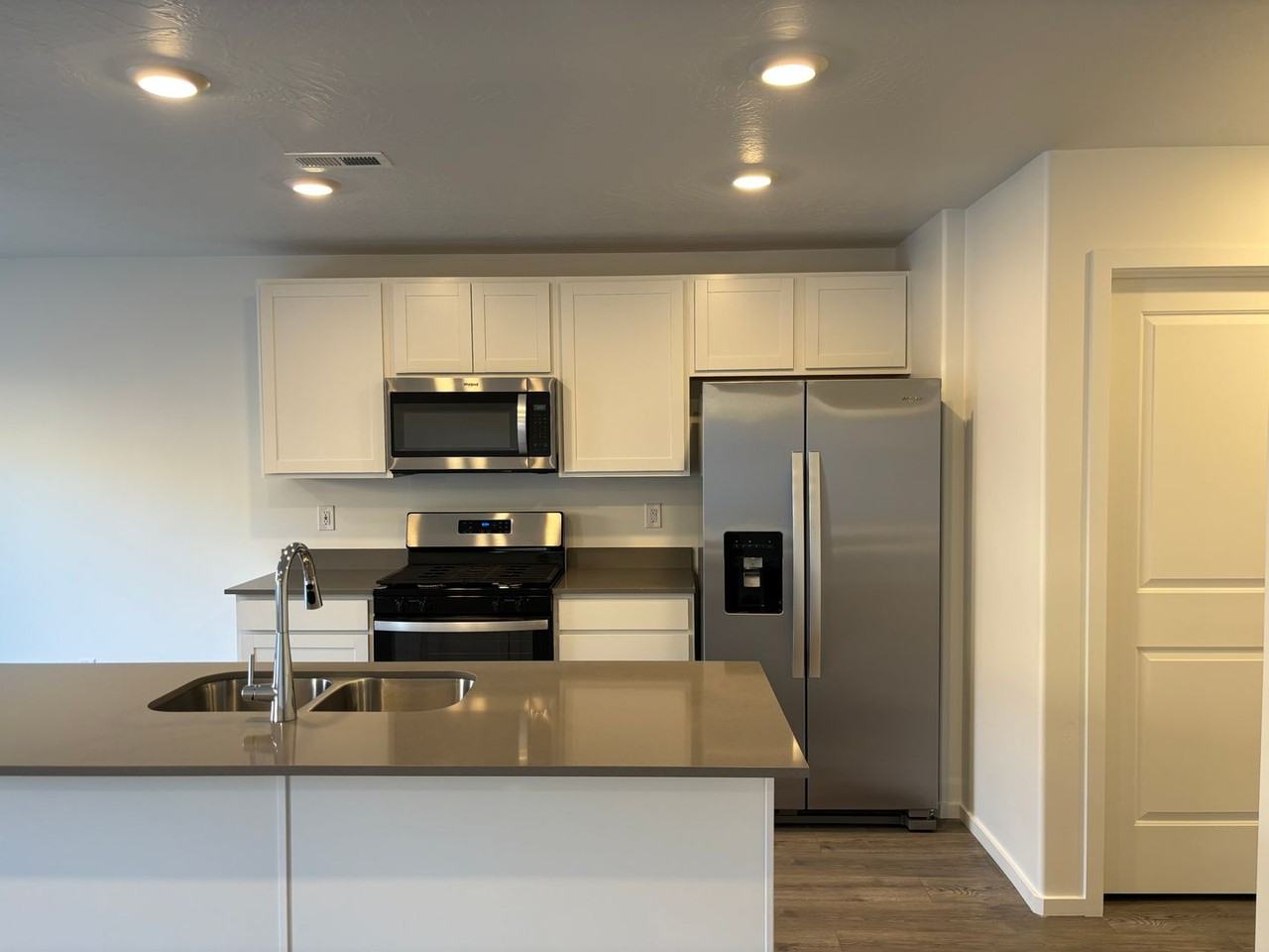 3323 E Big Bend Ln - Photo 3 of 23