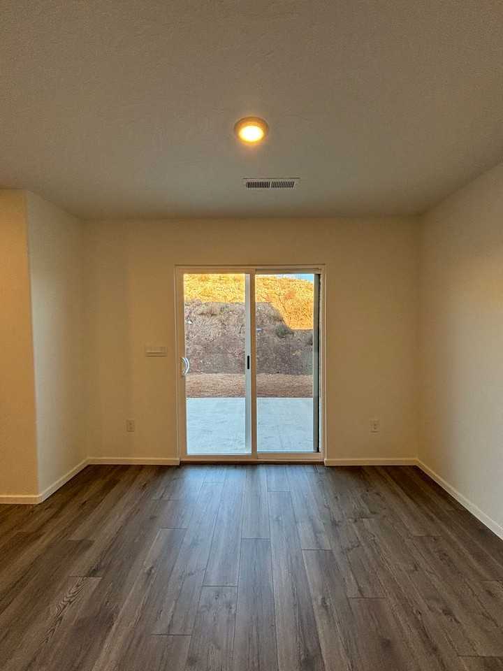 3323 E Big Bend Ln - Photo 6 of 23