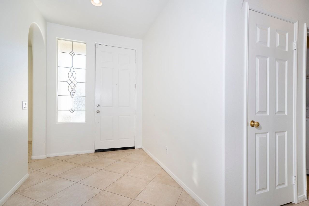 5156 Cerulean Way - Photo 7 of 31