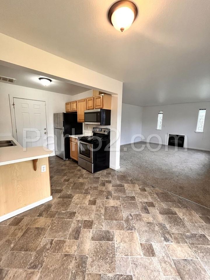 112 126th St E - Photo 5 of 19