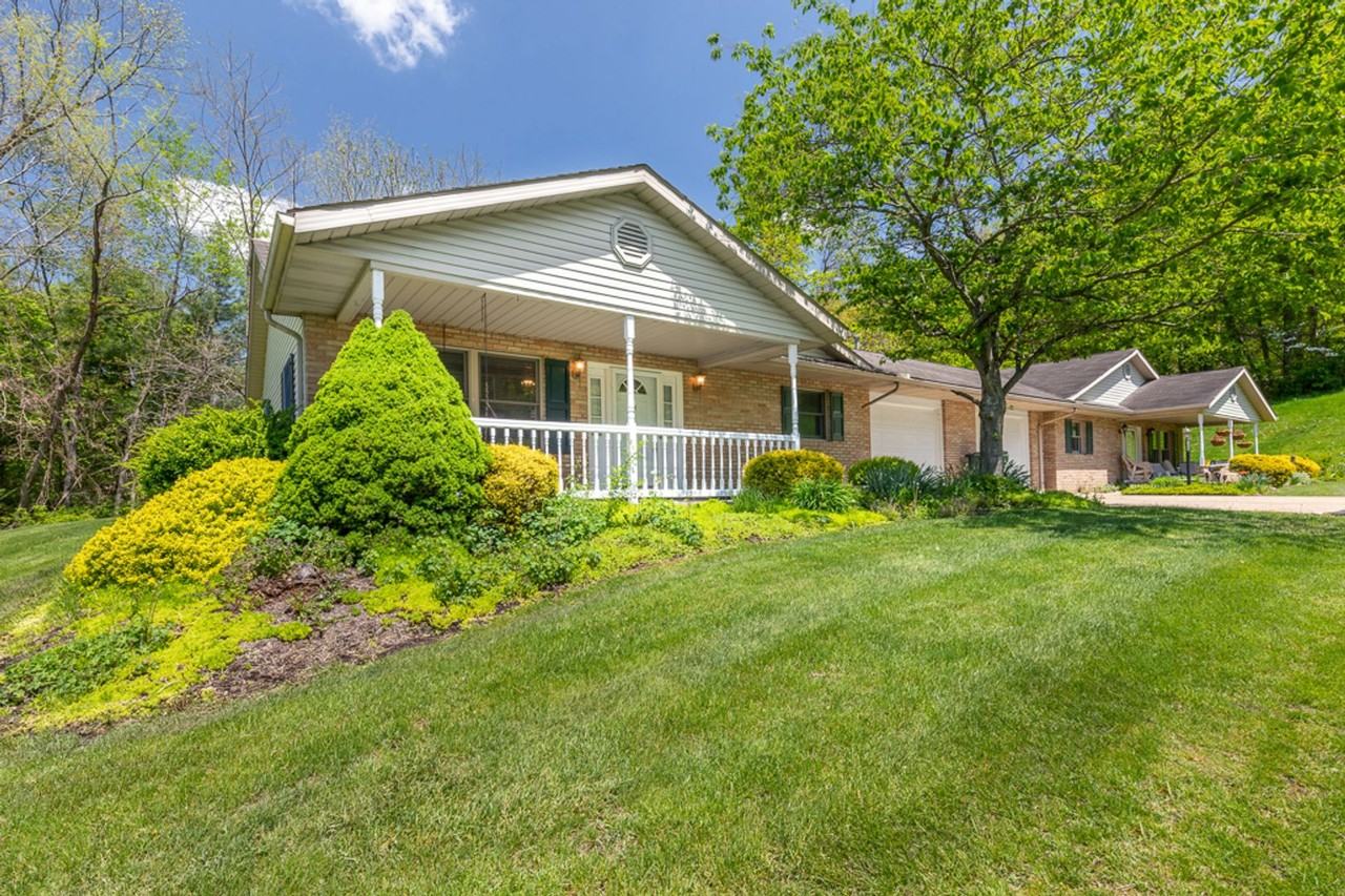 151 E Jones St - Photo 3 of 21