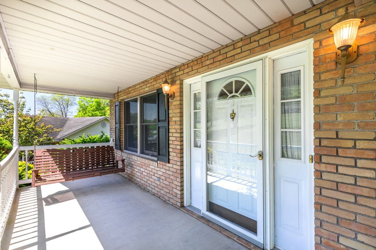 151 E Jones St - Photo 5 of 21