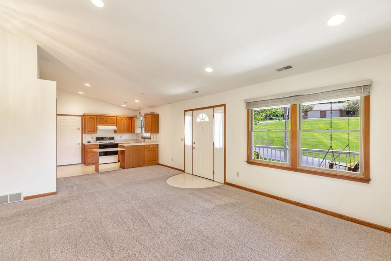 151 E Jones St - Photo 6 of 21