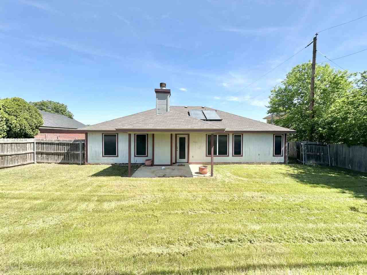 1100 Clairidge Ave - Photo 3 of 18