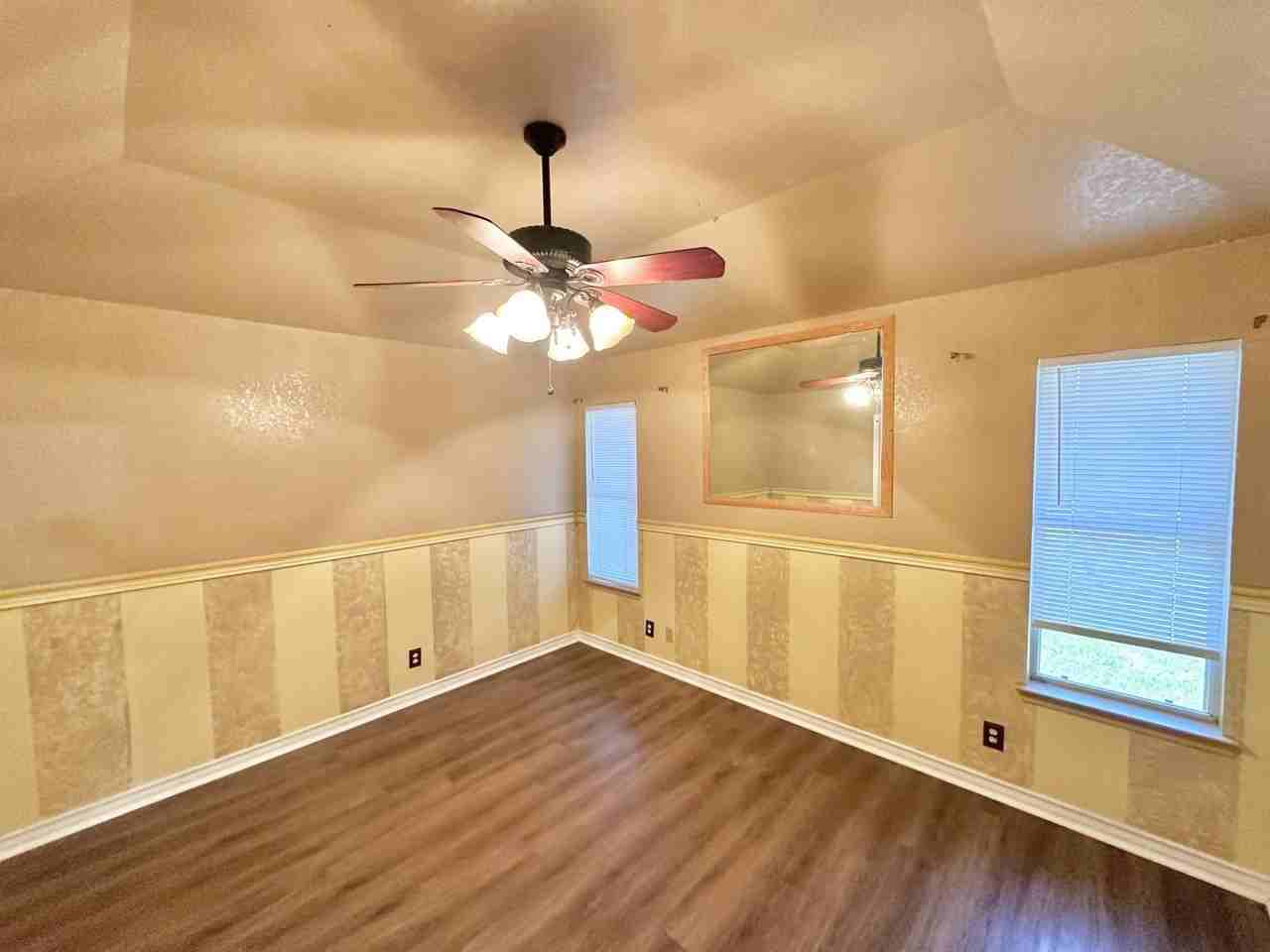 1100 Clairidge Ave - Photo 6 of 18