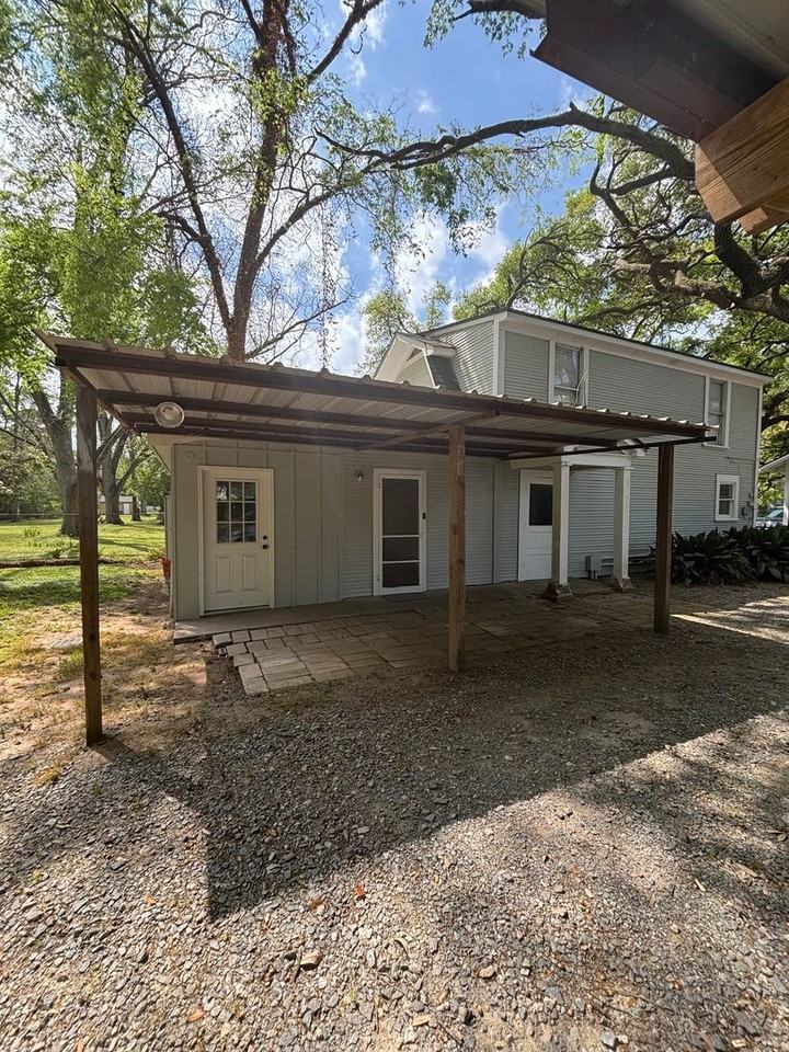 127 Albany Ave - Photo 2 of 8