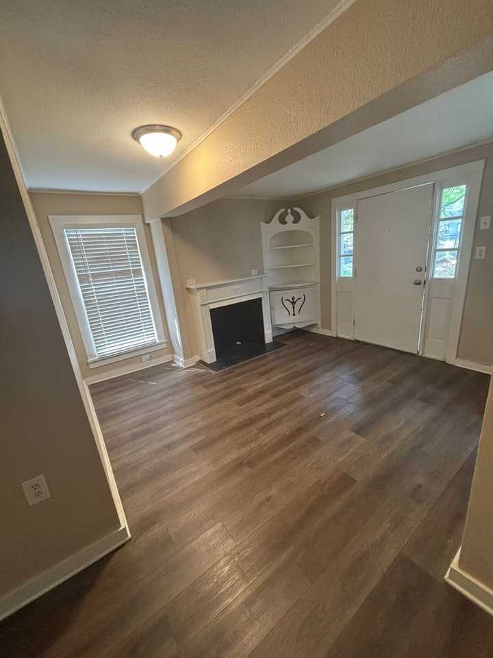 127 Albany Ave - Photo 3 of 8