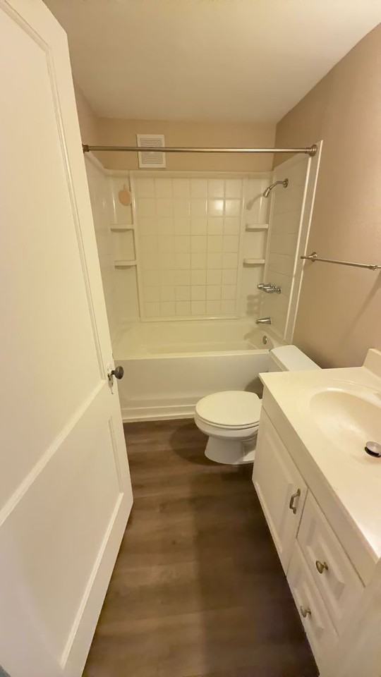 127 Albany Ave - Photo 7 of 8