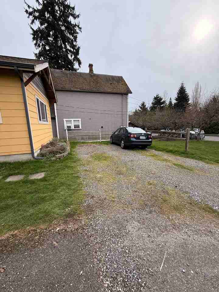 1321 22nd St - Photo 3 of 17