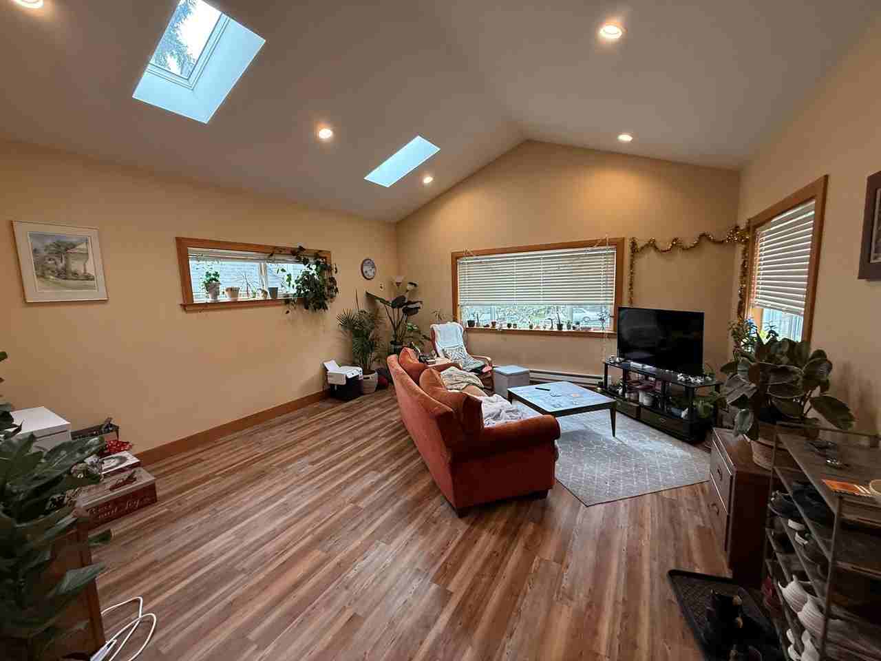 1321 22nd St - Photo 7 of 17