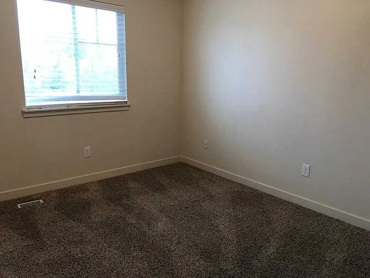 11219 S Crescent Oak Way - Photo 3 of 9