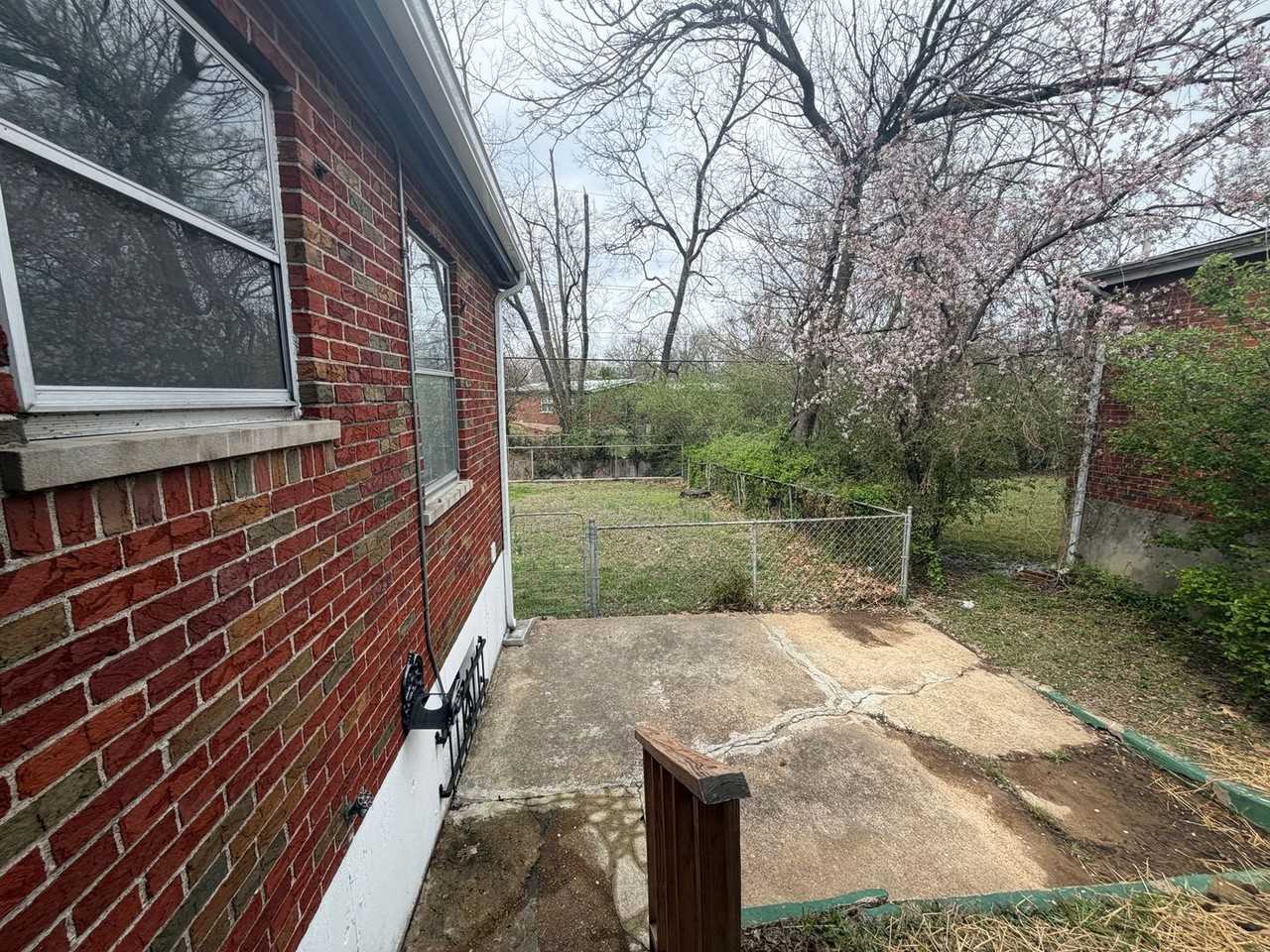 1315 Mendell Dr - Photo 3 of 27