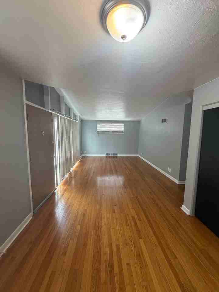 1315 Mendell Dr - Photo 7 of 27