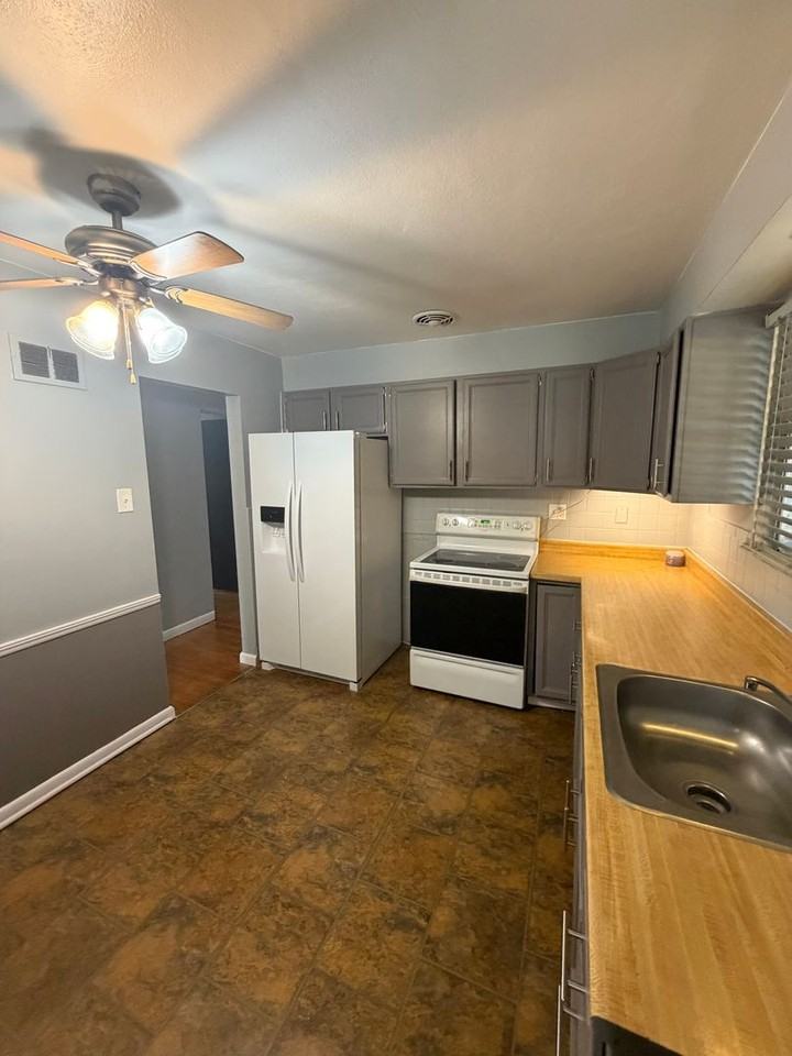 1315 Mendell Dr - Photo 7 of 24