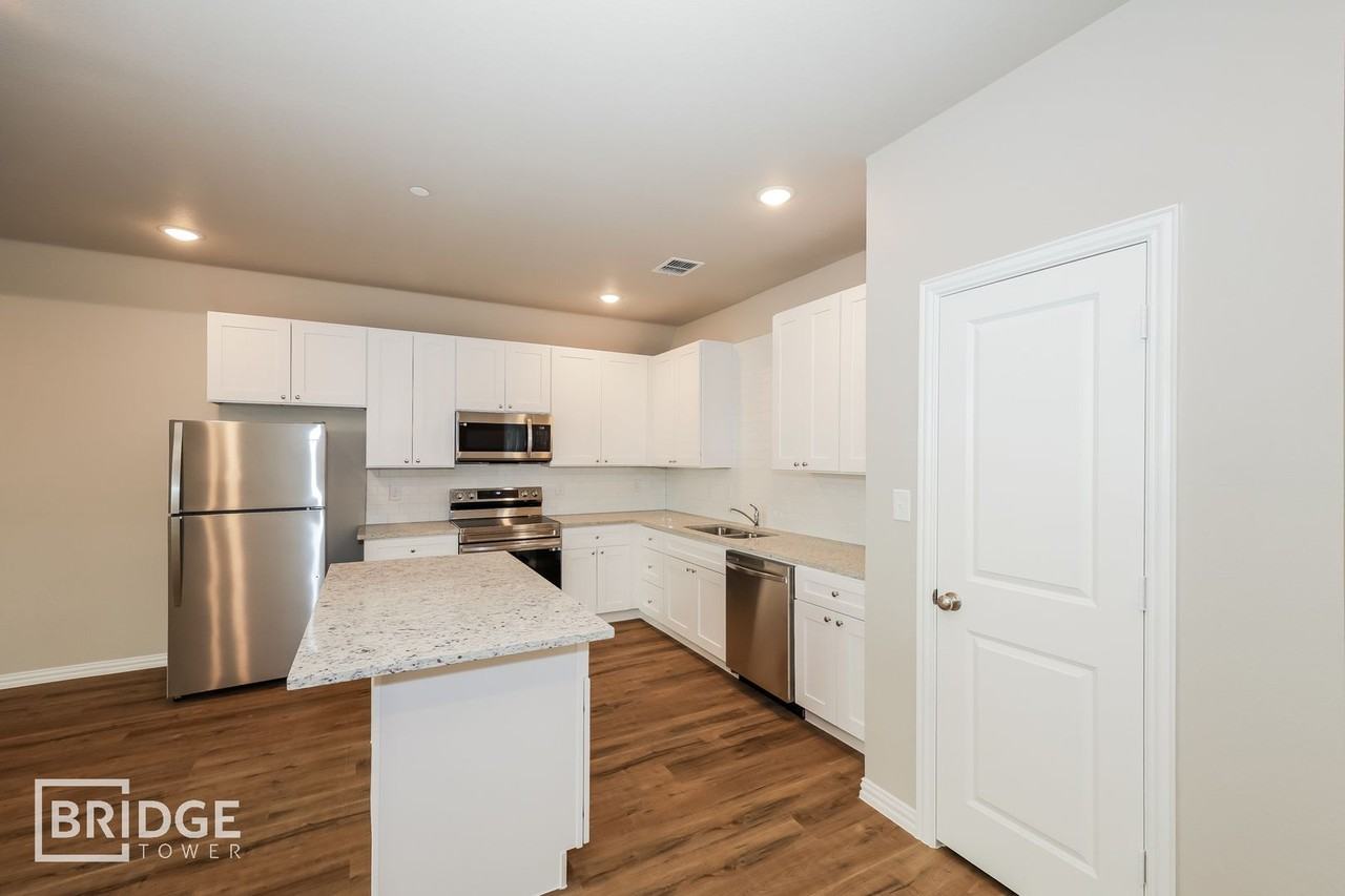 1057 W Golden Ln - Photo 3 of 10