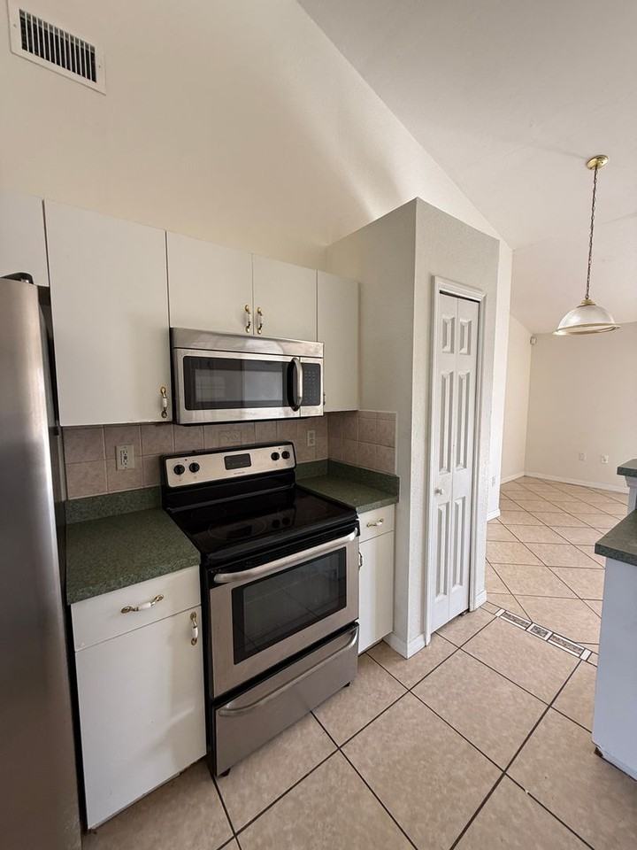 24 Sawfish Ct - Photo 4 of 25